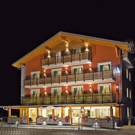 Hotel Gran Vacanze Rooms & Apartments Dimaro Εξωτερικό φωτογραφία