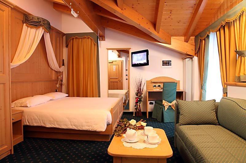 Hotel Gran Vacanze Rooms & Apartments Dimaro Δωμάτιο φωτογραφία